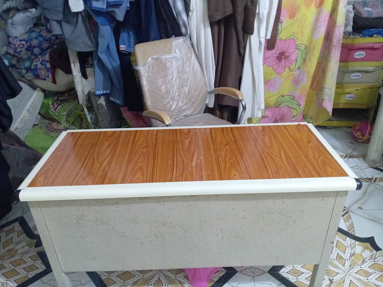 متوفر كرسي وطاولة للبيع السعر خاص او الاتصال على الرقم ***********
