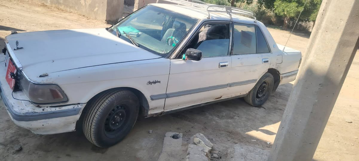 سيدان 90. مكينه وگير مكفولات
30 وبيه مجال. سنويه ل30 رقم نگليزي بسمي 
***********
