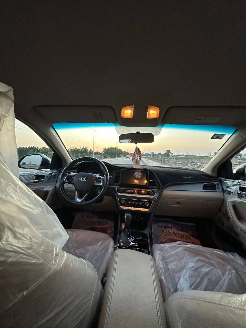 بسم الله الرحمن الرحيم 
السلام عليكم 
سوناتا خليجي 
موديل ٢٠١٨
ماشية ٢٠٠ الف كيلو 
محرك ٢٠٠٠ دوش (المرغوب) 
كير اتوماتيك AT  ٦ نمر 
٣ وضعيات قيادة 
شفتات تحكم الكير 
كروز مثبت سرعة 
تحكم ستيرن جهتين
السيارة خليجية (سعودية ) بيها صبغ ٤ قطع كلير فقط بدون حادث ..
محرك كير صدر تبريد كهرباء كلها بحالة ممتازة والسيارة استخدام شخصي ما مشتغله تكسي واحلى من الصور وللعلم اللوحات انكليزي و سنوية مجددة ل٢٠٣١ ..
السعر : 138 ورقة وبيها مجال ...
مكان السيارة واسط الكوت ...
تفاصيل اكثر الاتصال او مراسلة واتساب: ***********
