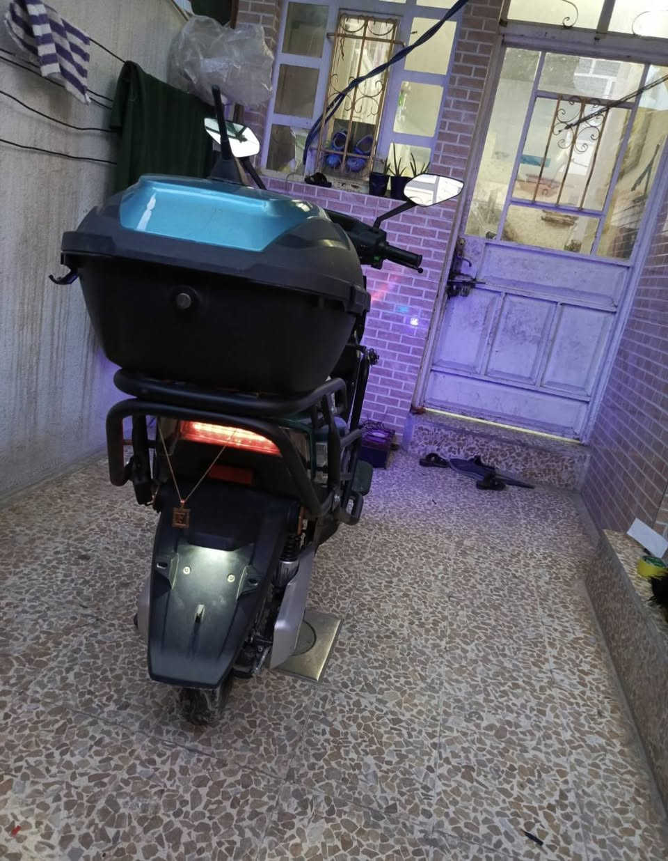 السلام عليكم للبيع سكنس مدرع ست بطاريات🔋دبل فول مواصفات نضام R أو نضام P يمشي مسافات كلش بعيدة تايرات جدد شادهم تشغيل عن بعد نضام مانع سرقه قفل ملف موديل 2025 وصل شراء الكتروني موجود سعرو ٦٢٥ بي مجال ***********
