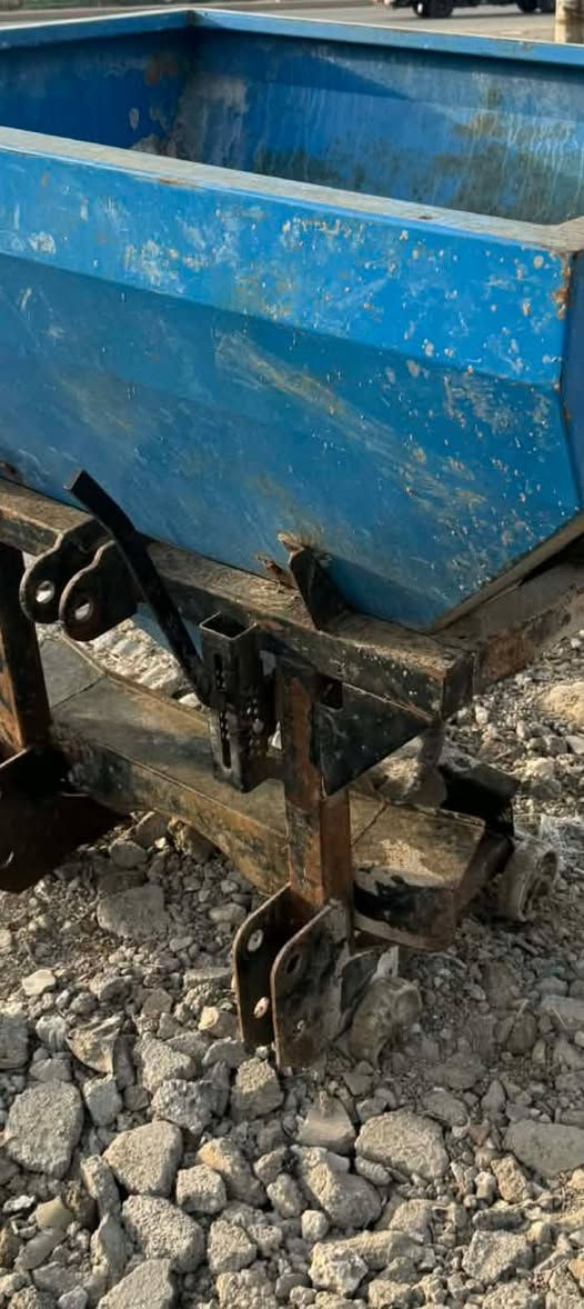 ناثره للبيع ام أيده بدون كاردن سعرها ب340 شقاله مابيه اي شي العنوان واسط العزيزيه  ***********/
