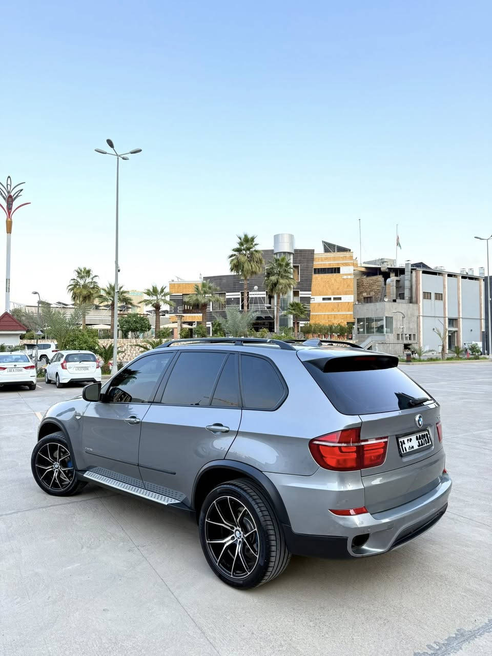 🚘 BMW X5 X-DRIVE 2013
🔥 Engine: V6 Turbo (Power)
***********
🪪 ساخ ساخ دوبە ی مەنەفێست ( ادوات)
🧾 سبوخ سەقفو حیزام بەشەرت
بێ دەعم
✨ تایبەتمەندیەکان:
▪️ 360° کامێرا
▪️ رادار حەساس
▪️ داتاشوو
▪️پانۆراما
تحدید سرعە-کوشن(هیتەر-کارەبای-خەزن)
▪️ شاشەی گەورە 
هتد….. فول فول
💰 نرخ: 73 وەرقە و مجال

📞 پەیوەندی:
☎️***********
