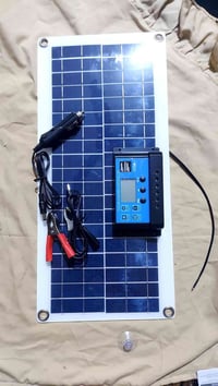 لوحة شمسية • شاحن • ملحقات