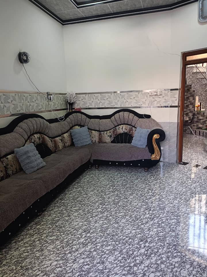 بسم الله الرحم الرحيم
سند طابو قرار تمليك
دار للبيع🏡
الموقع الانتصار قرب الحصو والرمل🌍
سند طابو قرار تمليك
المساحه 100متر 5*20✅
يحتوي الدار على... 
⭕غرفه نوم
⭕مطبخ
⭕استقبال
⭕هول
⭕صحيات داخل خارج
⭕كراج
⭕بيتونه

للاستفسار :
*********** 
***********
