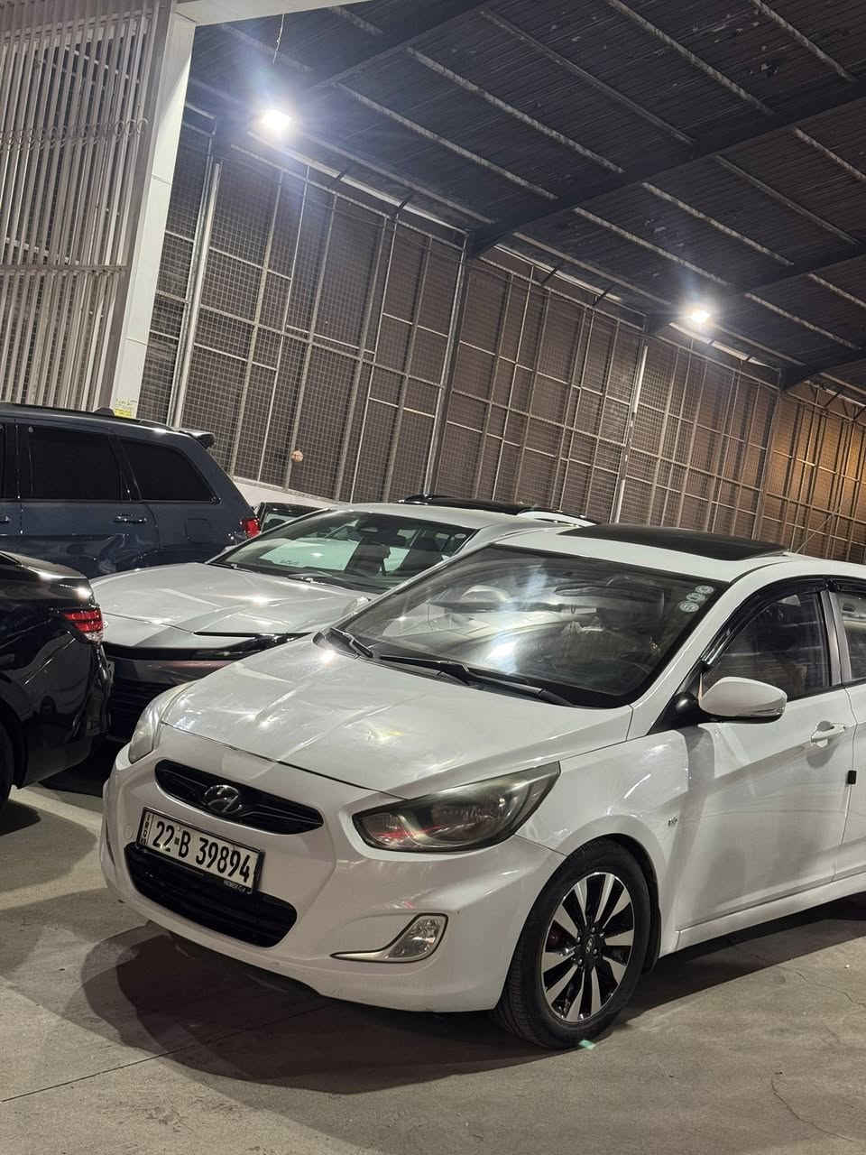 السلام عليكم
اكسينت 2013 
فقط باب صبغ بخ 
فول مواصفات اسلايت 
تحكمات جيهتين 
رقم سنويه كله جديد 
سعرها 110 
***********
