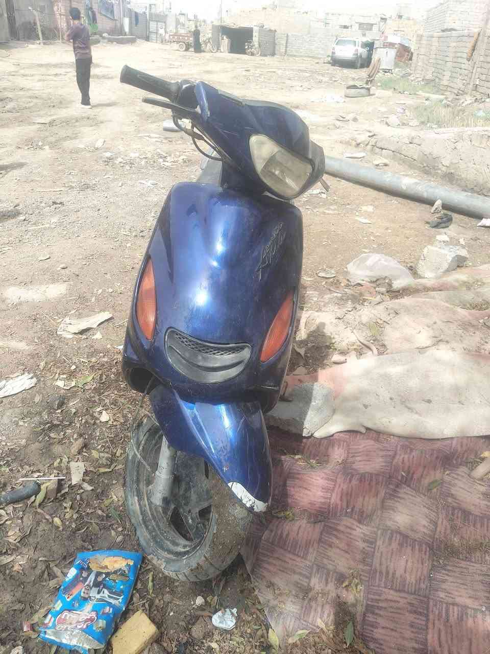 اكزز للبيع صارله يومين مجفتها اصلي بوشه وبستم  شرط شلعه قويه نضافه كدامك بصور  مكان سوق الشيوخ الاتصال ***********. سعر300بيه مجال
