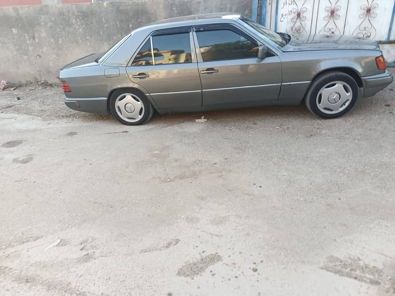 سلام عليكم مارسيدس موديل 1992بيبي دب مكينه وكير بلاد تبريد شغال منضومه غاز بيهه شغاله تنته اي بي اس شغال كلهه على البلاد مكفوله ضربه واخياس مابيهه مصبوغه جماليه رقم دهوك سنويه 2030 شرط التحويل مكاني ديالى حمرين سعره. 60 وبيهه مجال ***********
