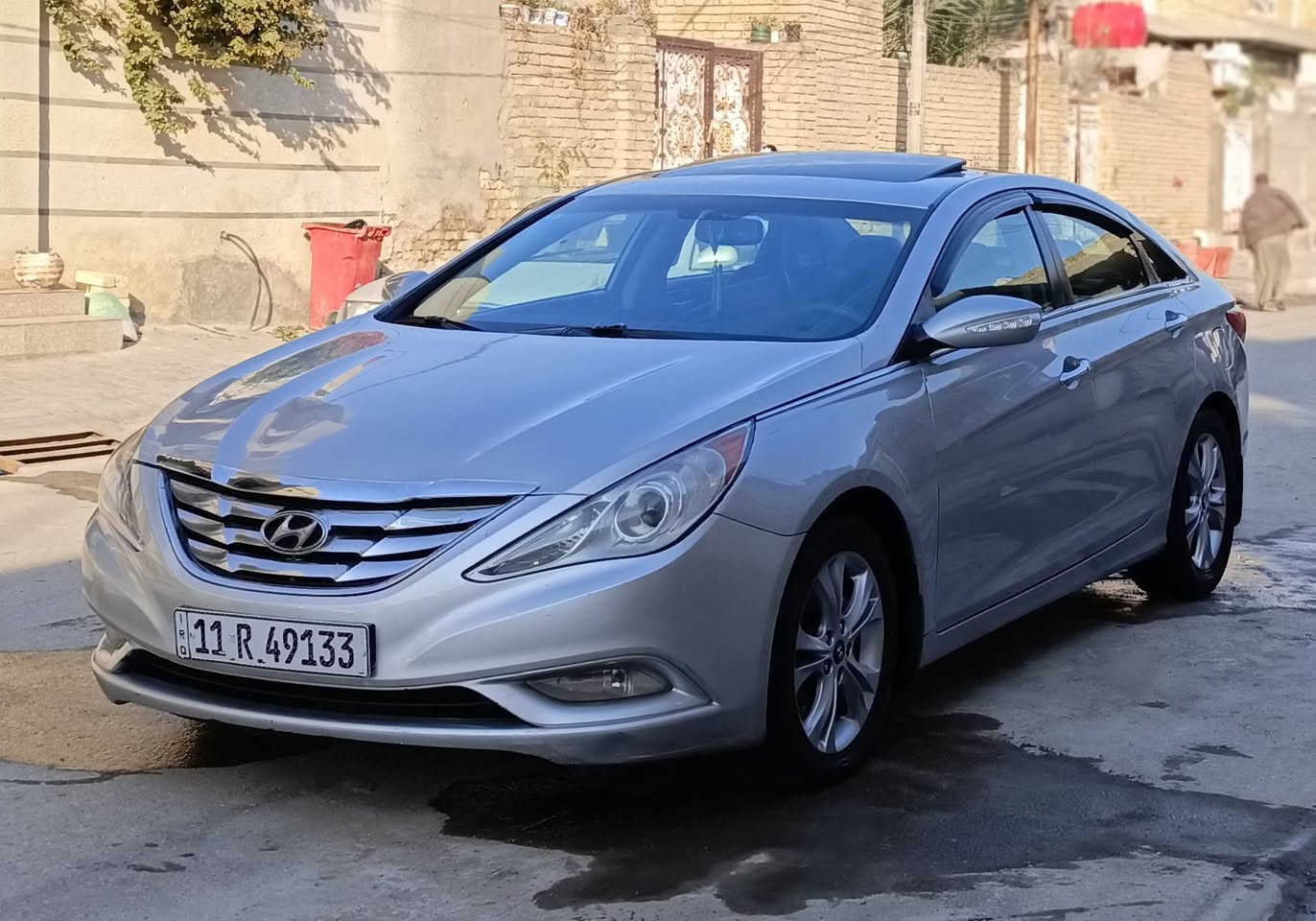 سلام عليكم سياره هيونداي سوناتا موديل السياره 2011رقم بغداد مشروع وطني سنويه جديده رقم جديد تحويل مباشر بلسم وارد امريكا حادث جاملغ امامي  وبنيد فقط بدون دواخل بدون تبديل بس صبغ باقي كفالة السياره كله ليبل واحد السياره جاهزة من كلشي مكان سياره واسط السياره مكفولة كفالة عامه من ضربة كص نقل جثه والوصولايات مكينه ولكير 24 مكفولات تبريد شغال السياره اي نقص مابيه حداديه خلفي امامي جديده تخم تاير جديد السياره فول مواصفات فتحه سقف تحكم استيرن اشاره بلمري فول واحد على واحد سعر السياره 107 ورقة بيه مجال حك جيه رقم موبايل صاحب سيارة موجود بلنشر 
***********
