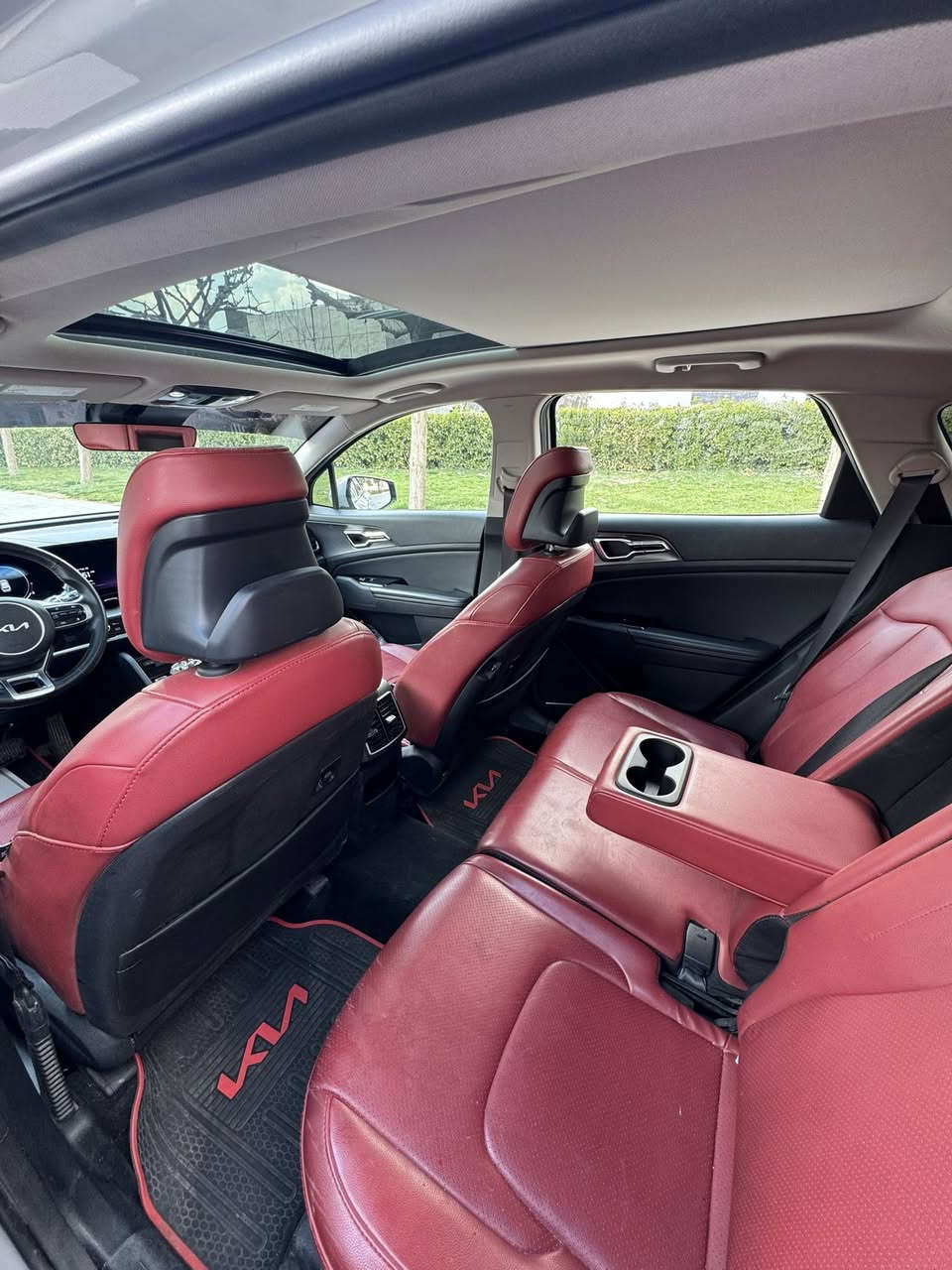 سلام عليكم

كيا سبورتج X LINE موديل 2024 

لون سمنتي المرغوب موصفات sx

ماشيه : 12 الف 

محرك 2500 كبير 

سقف بنوراما

شاشة كبيرة متصلة 
 
بصمه 

تشغيل عن بعد 

مقاعد جلد 

رادار جانبي

شاحن واير ليس

كاميرا خلفيه

كرسي خزن ميموري

منافذ شحن بالمقاعد 

ويل كب 5

حساس امامي خلفي

صندوق كهرباء شفط

شاشة لمس متغيرة للتحكم بالميديا او التبريد

انظمة قيادة متعددة وانظمة منحدرات

لددات امامي وخلفي 

لايتات عدسة زنون

السيارة وارد امريكي بيها صندوق  صبغ فقط بدون دواخل بدون شواصي 

رقم الشاصي : 5XYK43DF7RG194918 

للتواصل والاستفسار : ***********
