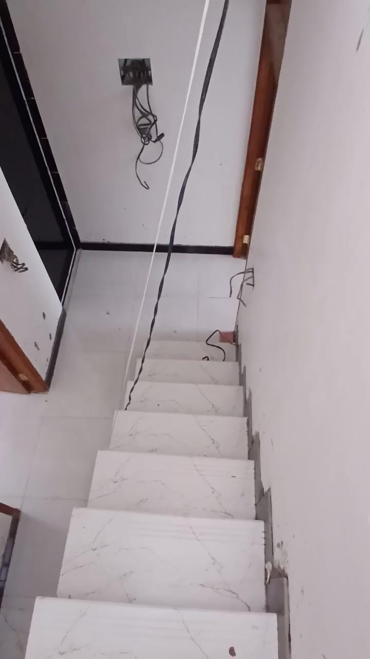 دار للبيع المساحة ٥٤م الواجهة ٥،٥٠م اربع طوابق اربع حمامات خمس غرف نوم وصالة ومطبخ العنوان زيونة محلة ٧١٠ شارع الرائد قرب مدرسة الجواهري للاستفسار الاتصال على الرقم *********** واتساب
