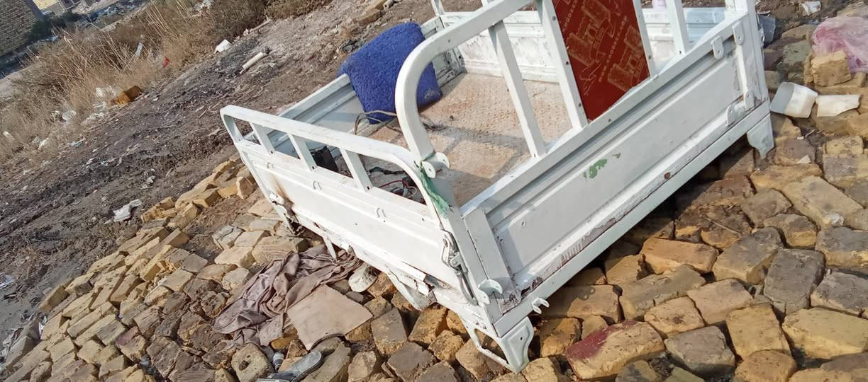 سلام عليكم بدي21 نضيف عوزه تلحيضات بسيطه كاعيه جديده سعر180وبي مجال قليل مكان سوك  ***********
