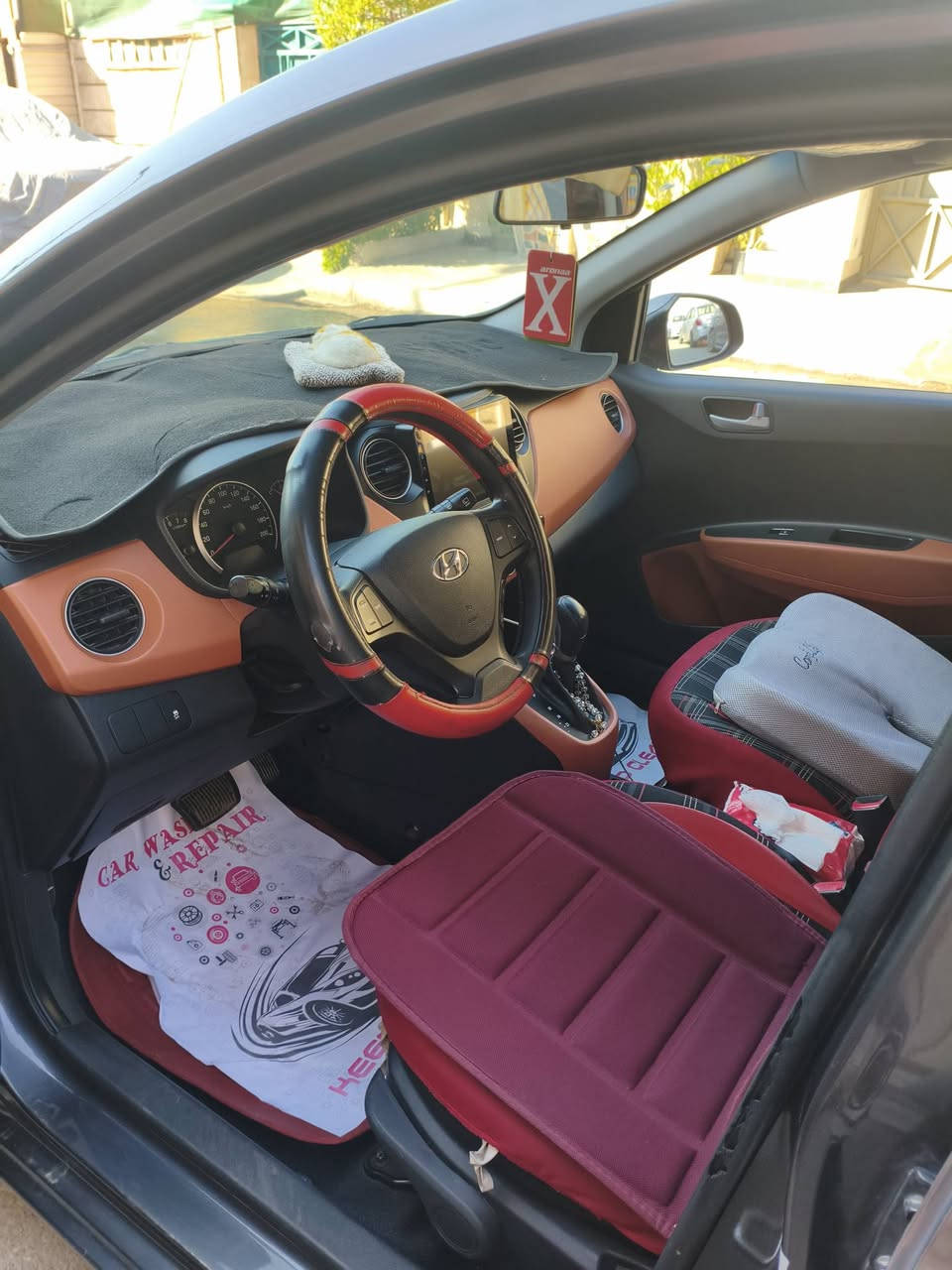 السلام عليكم اخوان 
اخوان السعر قفل بدون عمله 
100 وينزل من سعرها 5 أوراق مال رقم 
هونداي i10 
موديل 2020
خليجي السيارة زيرو على ايدنا ماشية فقط 25 الف جديدة جدا شرط الفحص 
السيارة كفالة من الصبغ والتبديل فقط تحتوي على رصعات بالبدي وشخوط بسيطة جدا 
المحرك 4 سلندر مكفول من الفتح والتبديل 
والكير أيضا مكفول من الفتح والتبديل 
مري شفط
نظام eco 
رقم اربيل تحويل 
السنوية ما ساقطه 
السيارة استخدام والدتي جدا قليل الاستخدام باقية على وضع الشركة 
السعر 100 قفل 
لاستفسار الاتصال على الرقم 
*********** 
المكان حي القاهرة
