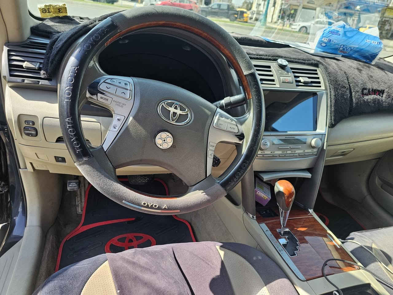 كامري فول استيراد خاص كويتي بيها قطعتين مواصفات ثلاجه+كيرعادي+اوتو+امبيS فاير مضخم صوت دبل +حساسات+برده+لايتات لكزز ايل ايدي/مراوس مع سياره هايبرد***********
