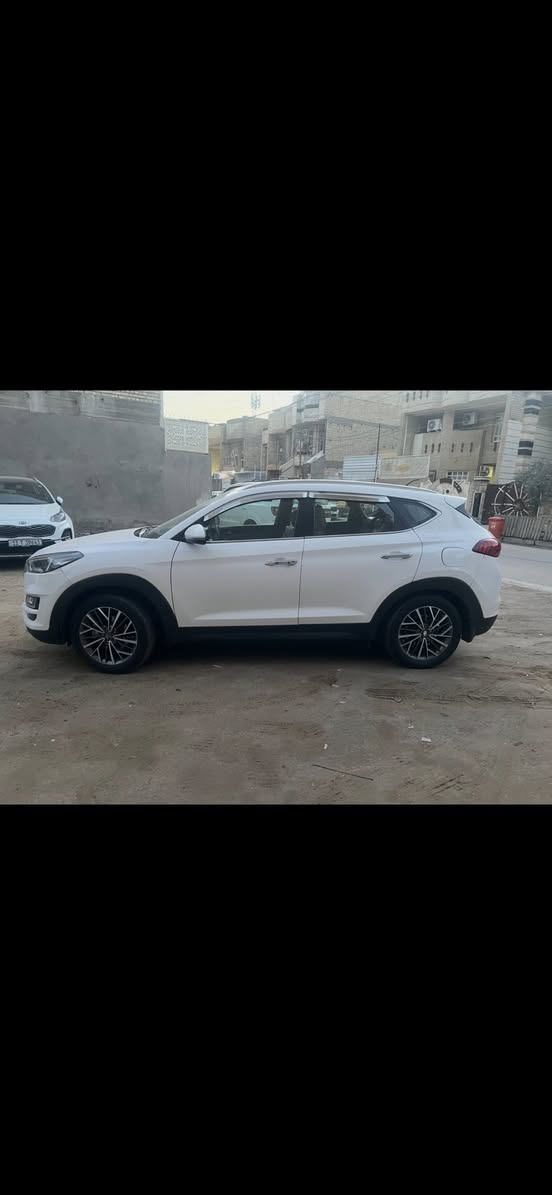 سلام عليكم توسان  موديل 2019 ‏شركة الكاصد خلجي كفلاه بدون صبغ محرك 2000 دوش سياره فول ماعده فتحه خمس عدسات كشنات كهرباء كير محرك كفلاه ماشيه 80 الف  رقم 11 بغداد بسمنه سياره سعر 186 بي مجال      بصيط مكان بغداد جكوك رقم تلفون ***********
