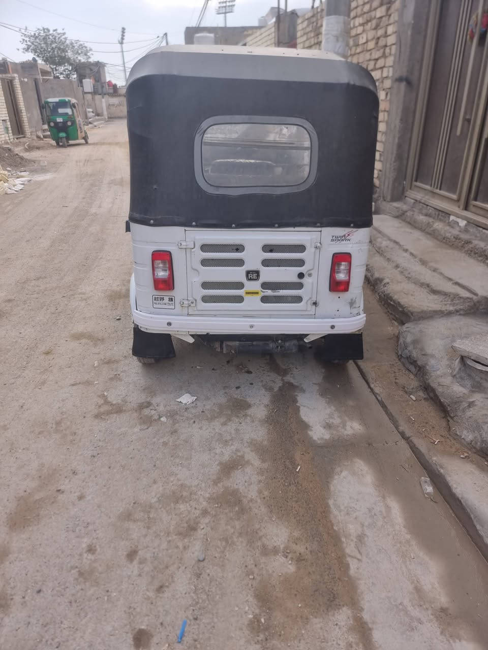 سلام عليكم تكتك البيع 20 شهر 11رقم وسنويه تحويل ثاني يوم تكتك مابيه اي صبغ ولا سمكره كفاله من صبغ وسمكره مكينه اكسن لا تنقيص لا تبخير مكينه ناعمه مابيه اي خياسات *********** مدينه الصدر حي الكوفه
