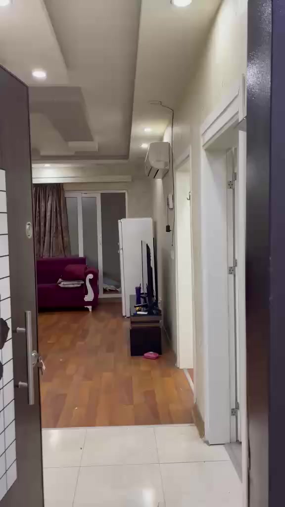 ‎شقة للإيجار غرفتين– مؤثثة بالكامل

‎📍 الموقع: طريق كسنازان – بالقرب من مدينة ألعاب مجد لاند

‎✨ المواصفات:
‎• شقة مؤثثة بالكامل وجاهزة للسكن
‎• تحتوي على 2 غرفة نوم واسعة
‎• صالة جلوس (هول) مريحة
‎• موقع متميز وسهل الوصول إليه
‎• تتوفر خدمات الكهرباء والماء بشكل مستمر
‎• حماية (سكوريتي) على مدار ٢٤ ساعة

‎📞 للاتصال والاستفسار: ***********
