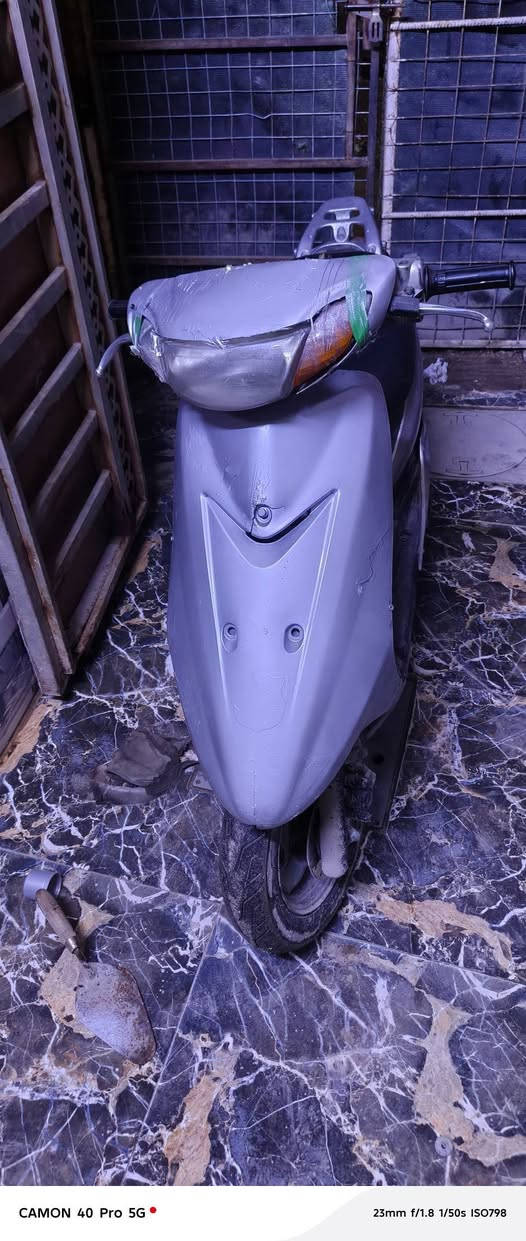 إسلام عليكم دراجه ٦٠ عصفوريه نكره سلف مكينه ما مفتوحه كابريتر ابلادي كلشي ما عوزها هندر شغال اشاير هورن دبليو كلها شغاله الدراجه
امراوس امراوس اشعندك نزل مكاني بغداد مدينه الصدر

***********
وتساب
