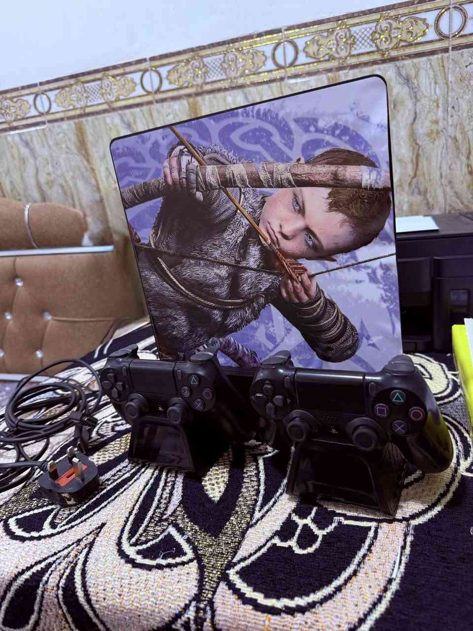 السلام عليكم بلي فور مفتوح عجينة فقط وان تيرة مهكر اصدار 9 افضل اصدار نظافة فول  مع كامل ملحقاتة سلك  POWER وسلك HDMI مع ستاند فريز (شحن يدات وستاند اقراص وتبريد بلي) السعر 280 وبي مجال للتواصل ***********
