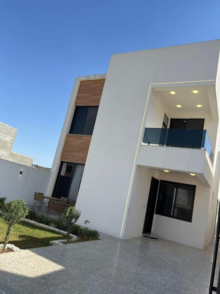 المربع الذهبي بعد تقاطع العامرية /مقابيل البدور سند طابو صرف استلام مباشر للسند

سعر المتر ١،٧٠٠،٠٠٠ مودرن 

سعر المتر ١،٦٤٠،٠٠٠ كلاسيك على مساحة ارض (٢٥٠)متر🌟🌟

استلام خلال سنة في حالة الدفعات 

استلام من ٦-٨ اشهر في حالة الكاش

خدمات متكاملة ماء /كهرباء خصخصة/ محطات طوارئ كهرباء /مول /مدارس /مستشفى طوارئ/الك حق الاشراف على البناء لحين استلام المفتاح اول 

تواصل على الرقم (***********)
