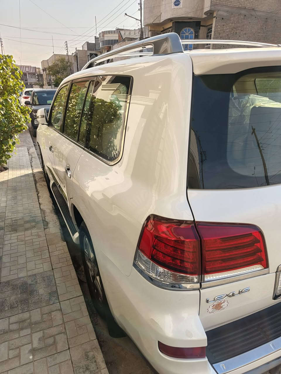 السلام عليكم لاكزز خليجيه بغداد أبيض موديل٢٠١٣ بدون صبغ  السيارة جديده شاشات فول جلد السعر ٤٠ هاتف***********
