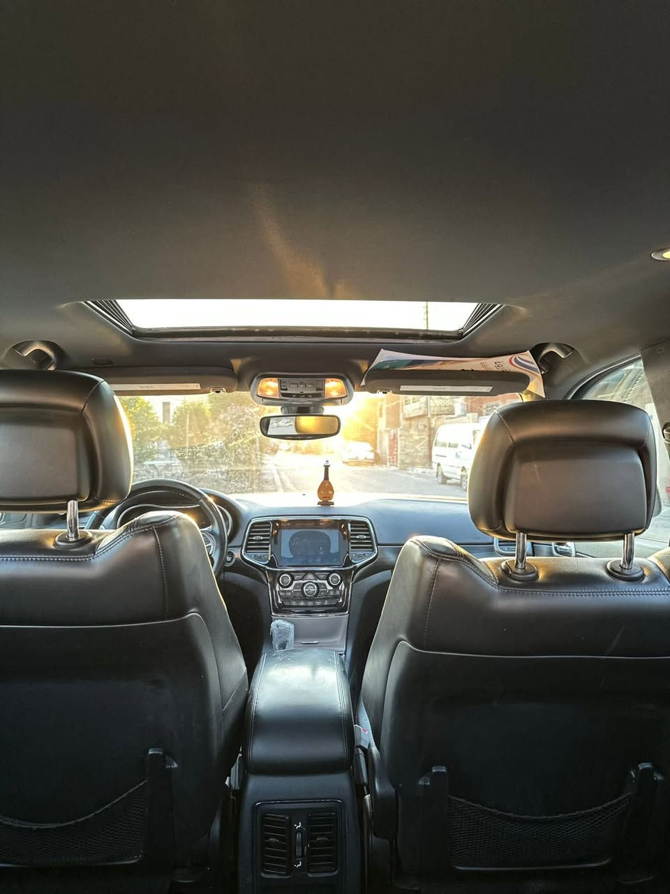 للبيع جيب بلاك توب موديل 2020 رقم بغدادتحويل ثاني يوم
حادث بنيد +خشم جاملغات مواصفات:
فتحة
محرك ٣٦٠٠
فور ويل 4×4
شاشة جبيرة +كامرة دوارة
رادار جانبي +نقط عمياء
كشنات تدفئه
تدفئة ستيرن
تشغيل عن بعد
هيتر مري 
جنطة كهربائية 
حساس خلفي
نظام اوتو ستوب عند الوقوف 
نظام sport,eco
عليها منظومة زنون اصلي بروجكتر وعالي وناصي
ماسحات اوتو
ويل حجم 20

مكلف بل نشر اي استفسار اتصل ***********
