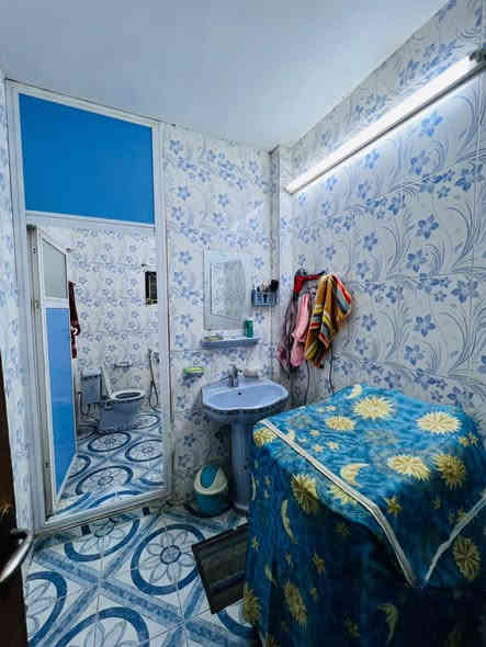 بسم الله الرحمن الرحيم 
دار للبيع مساحه 110م واجه. 5.50 نزال 20 
بناء نضيف جداً اضلع غير مشتركه 

📍موقع البيت غزاليه شارع مدير الأمن مربع قاسم نافوره من افضل المواقع في الغزاليه 📍👌

محتويات البيت 

🔴الطابق الأرض يحتوي على كراج + مدخلين صحيات خارجيه صاله + مطبخ + حولي 

🔴الطابق الثاني يحتوي على غرفتين نوم + خدمات 

الطابق الثالث يحتوي على بيتونه + سطح 

للأستفسار 

☎️***********☎️احمد الفلاحي
