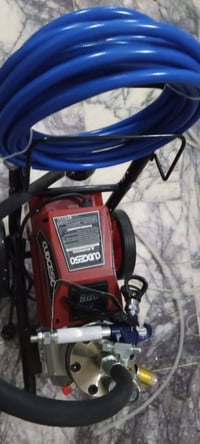 هذا كمبريسر يشتغل بوية وبنتلايت  المواصفات  مسدس مع صوندة بالنايلون ١٠...