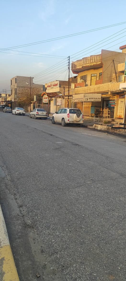 أرض تجارية للبيع ملك صرف طابو 200 متر 
الموقع بداية السماح ب حي عدن شارع التنانير قرب صيدلية اليمامة 
وجهة 10 
العمق20 
الاستفسار انتصل عل أرقام 
***********
***********
مكتب قصر الريان حي عدن شارع التنانير قريب عل صيدلية اليمامة
