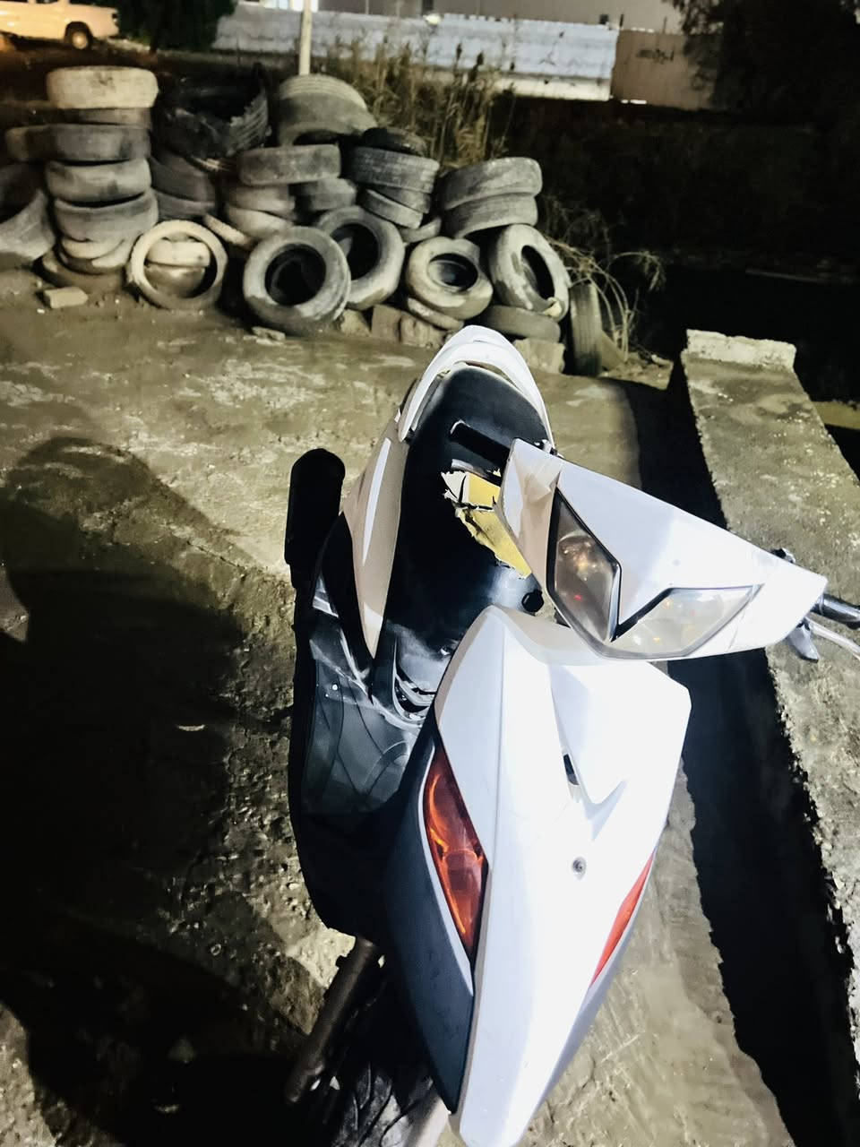 سلام عليكم دراجه ثعلب نضيفه. دراجه حلوه كهربائيات شغاله امجفته تجفيت اصلي جديد كابريتر  دراجه كاملا السعر 500 بيهه مجال العنوان بغداد شارع الجزيره الكديم مقبيل.بوب الشام ***********
بس رقم
