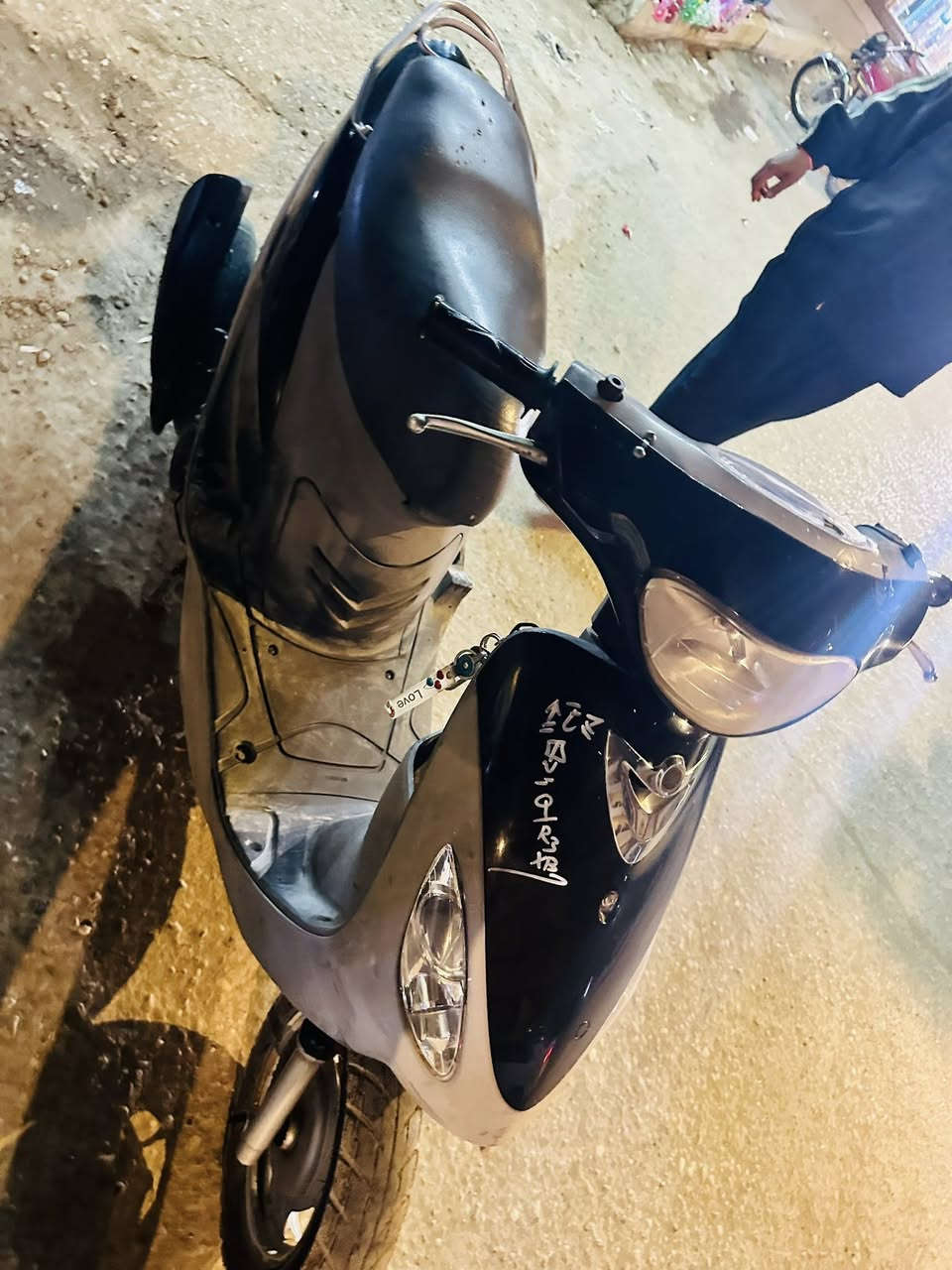 ماكس منغولي مكفوله مامفتوح بيه برغي مابيه اي نقص كامله مكمله السعر ٧٨٠ وبيه مجال المكان نادر الثانيه الرقم ***********
