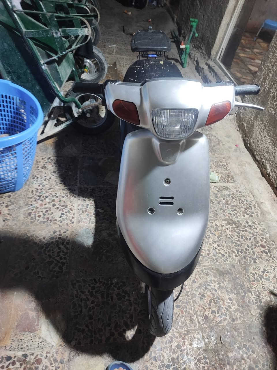 دراجه بطه خير من الله محرك مكفول برغي واحد مامفتوح كلشي شغال بس باتري يرادله تشتغل سلف دراجه كامله سعر 250وبيه مجال العنوان حي الغدير رقم الهاتف ***********
