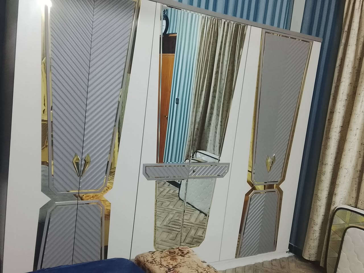 غرفه تركيه نضيفه للبيع السعر 900 وبيه ومجال رقمي ***********
