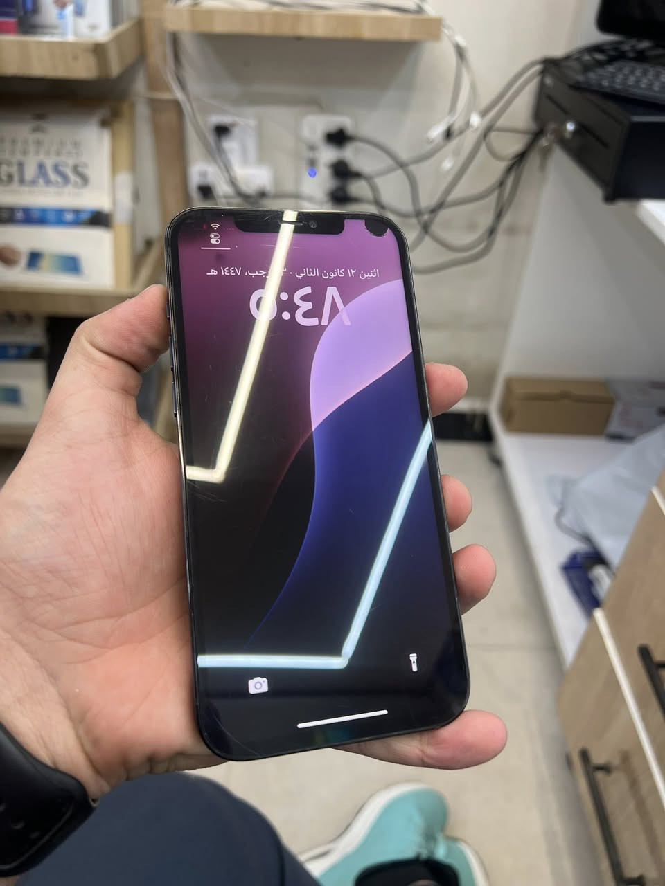 12 Pro max 
الذاكرة 512
البطارية 77%
الجهاز مستبدل بي شاشة وبيها ضربات ما مأثرة على اللمس اذا تريدة على هاي الشاشة ب400,000
واذا تريد استبدله شاشة اصلية اولد 460,000
واضمن الك انو الجهاز ما مستبدل بي غير الشاشة
العنوان بغداد شارع فلسطين
***********
