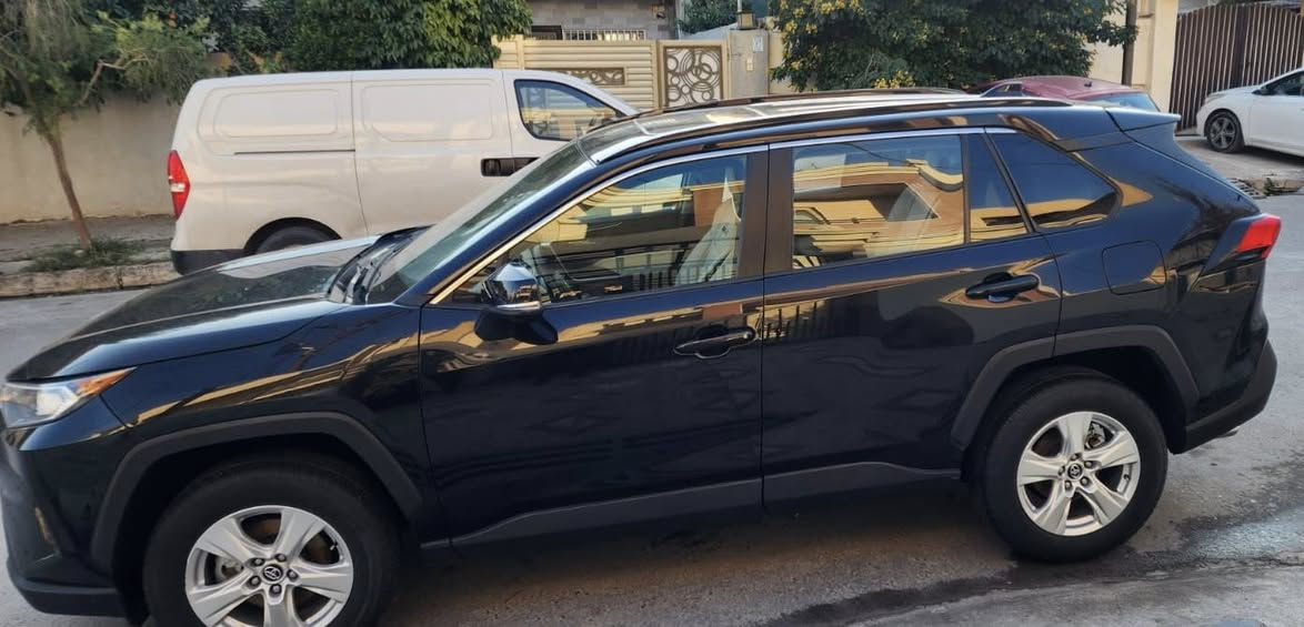 السلام عليكم
راف فور للبيع وارد امريكي لون اسود 
موديل 2023 
فول مواصفات XLE
سلايت 
كشنات تدفئة تبريد 
دفع رباعي 
رادارات 
وبقية المواصفات المعروفه
ماشية 40 كيلو فقط 
صبغ جاملغ خلفي جهة السكن صور الحادث بالمنشور وسونار السيارة ايضاً موجود بالمنشور 
ايرباك بردة فقط 
رقم السياره دهوك 
مكان السيارة اربيل 

***********
