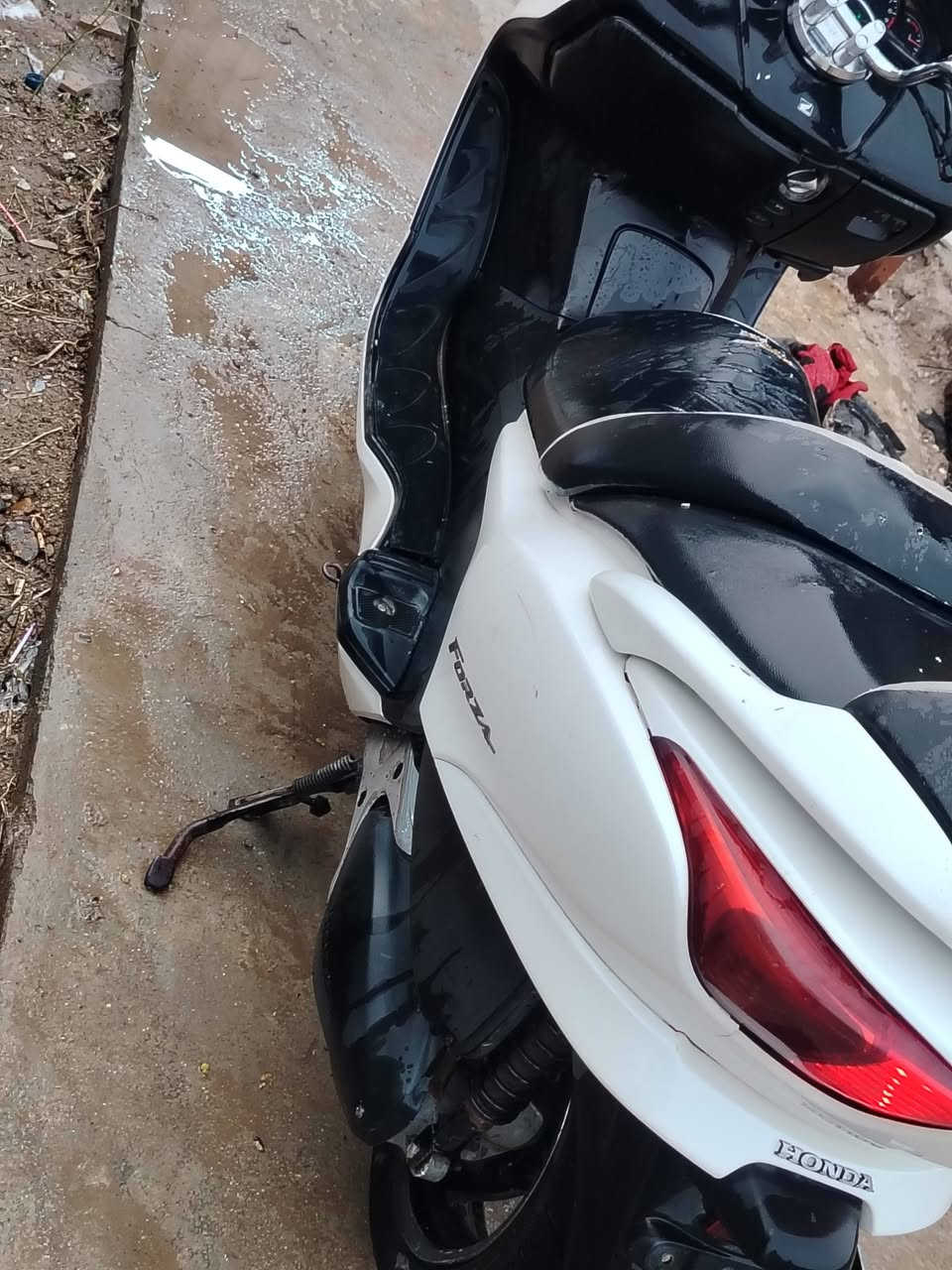 السلام عليكم فورزا 08 كير شغال نضيفه كلش
السعر 900 العنوان الشعله السلاميات ***********
