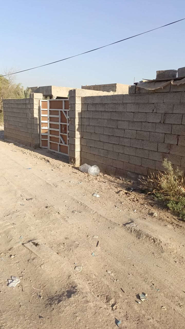 السلام عليكم قطعه ارض للبيع زراعي سند 25 قرار محكمه مسيجه وكامله خدمات موجودة في منطقة الگرغوليه قرب مدرسة المسار بالظبط مساحه الارض 190م واجه 15م نزال 13م  التواصل مع الرقم ***********
