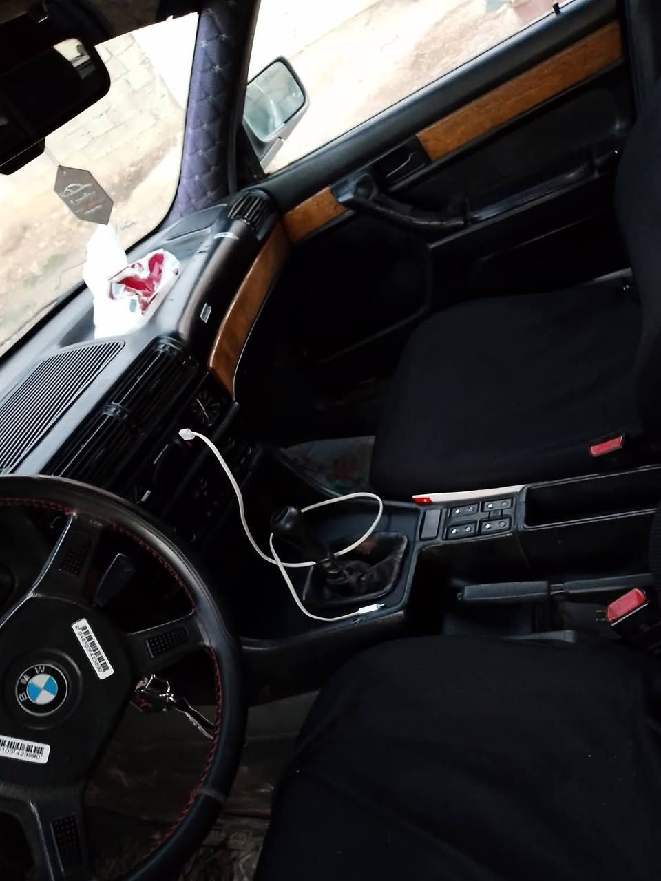 بي ام دبليو 735 كير عادي موديل 92 رقم دولي سنويه لل 29 محرك وكير مكفولات تخم تاير وفيت بم ونوزلات وبلكات كلها جدد فتحة شغالة وبيها صالنصة رياضي ومضخم صوت جاهزة من كلشي سعرها 37 وبي مجال 
***********
