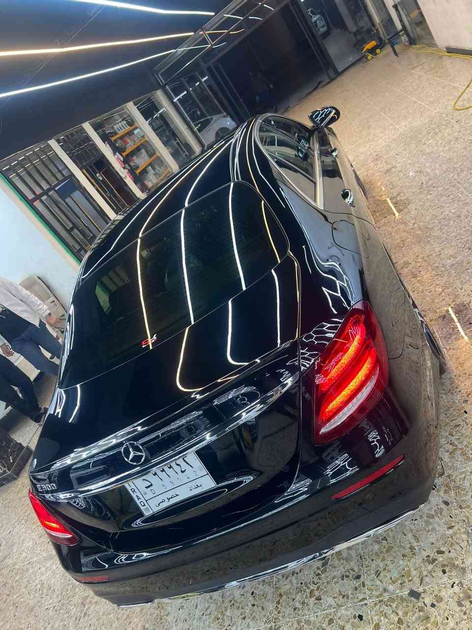 سلام عليكم حبايب 
للبيع E 300 w213 
2018 وارد أمريكي 
فول مواصفات 1/1 
رقم بغداد تحويل مباشر 
سيارة ماشية 147 كيلو 
موصفات فول للاخير 
بيها من امريكا بل مزاد كلين تايتل بدون حادث 
فقط بيها صفحة سائق تخريب شخوط بدون ايرباك بدون اي ضرر داخلي فول مواصفات 
وبدون نقص السعر  255 وبيها مجال 
*********** تفاصيل اكثر 
عنوان سيارة بغداد الاعضمية او منصور
