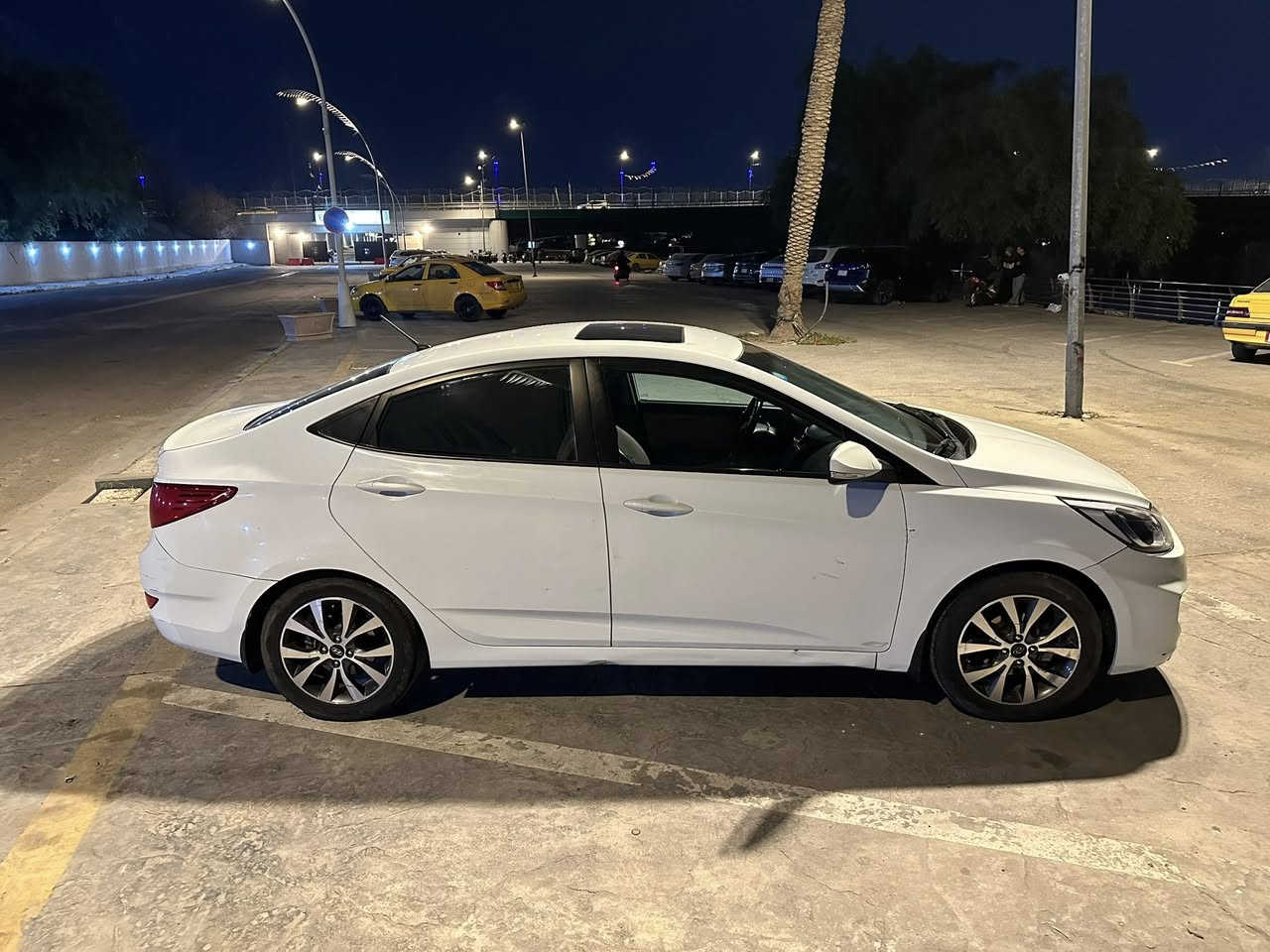 السلام عليكم  اكسنت خليجيه  للبيع موديل 2016 السياره فول مواصفات مع فتحه محرك 1600 السياره حادثه بجم وبنيد مبدلات مال تفصيخ. علماً  ان الحادث ما واصل للدواخل  سعرها 95 
 للتواصل الرقم فقط واتساب ***********
