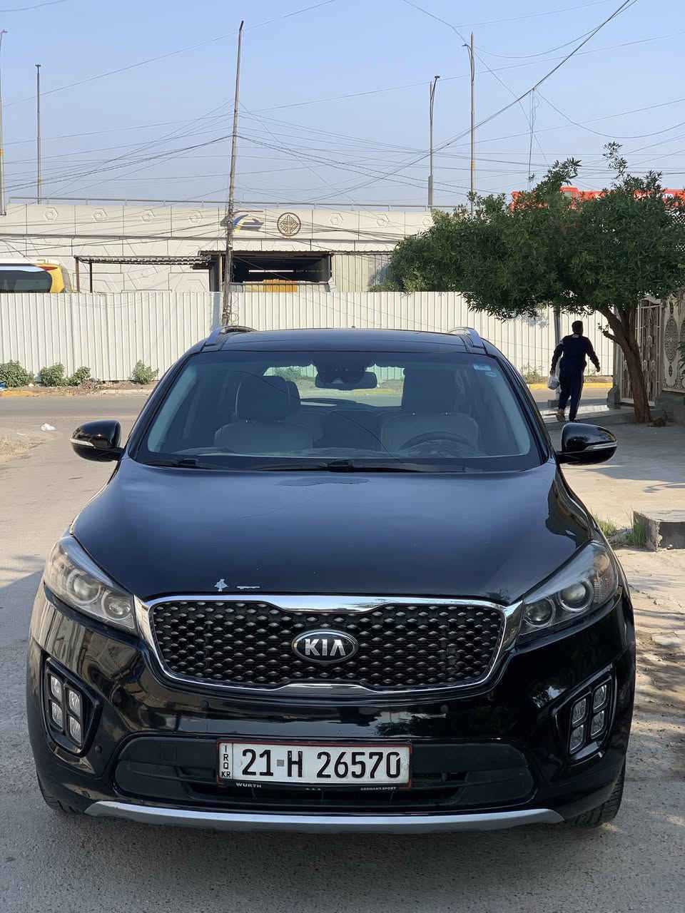 سلام عليكم سورنتو 2017 وارد امريكي فول موافات SX المعروفة حادثها جنطة اشوية خشم الجاملغ ولبنيد بدۉن شواصي وبدون دواخل بيها صفحة السكن شخوط صبغتها فقط للجمالية كير ومكينة مكفول وخير من الله محرك V6 7راكب 5 سماعات انفنتي بعد مواصفات اهواي سعرها ب175 وبيها مجال متواجد واتساب ***********
