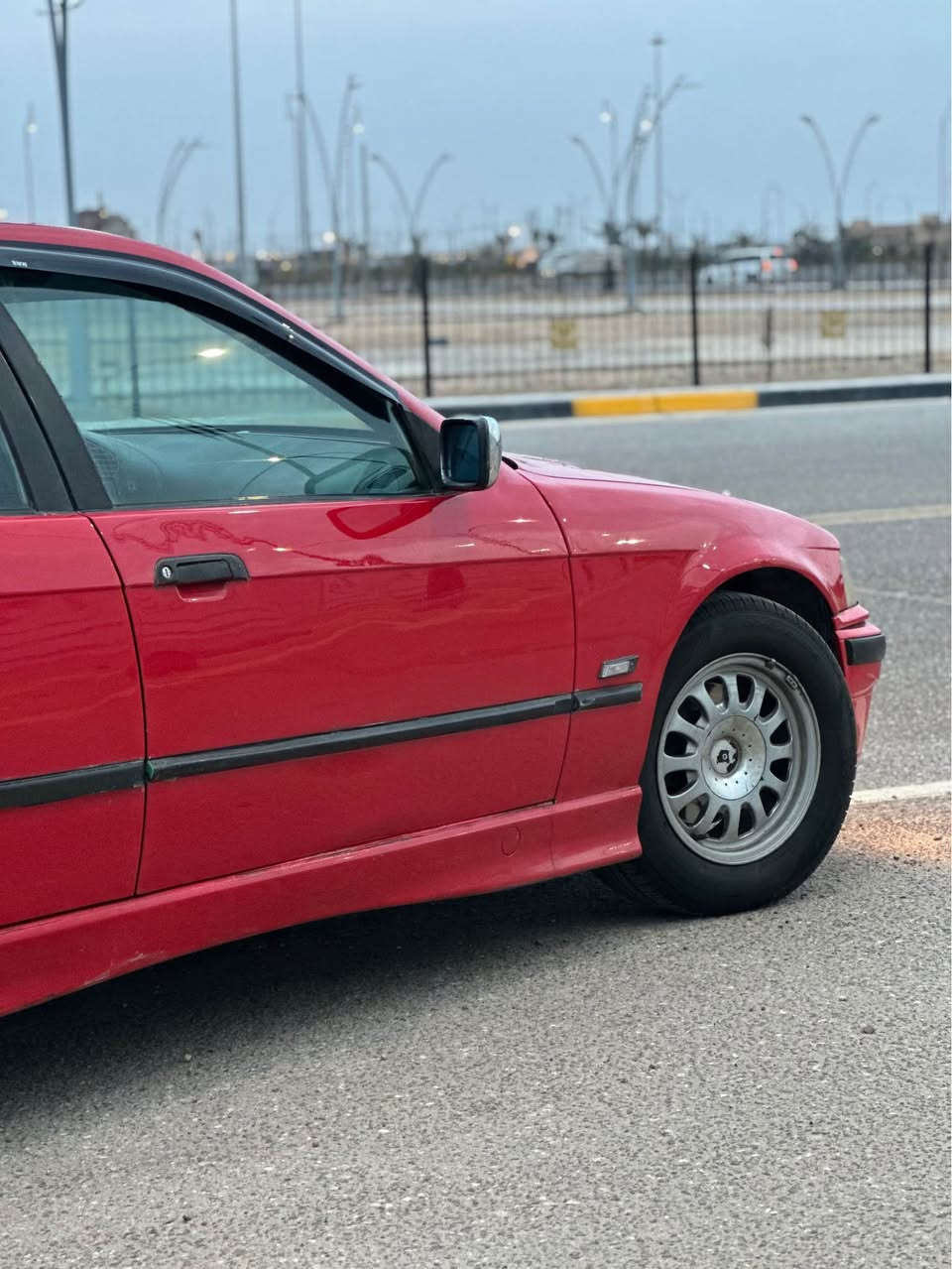 E36 
مديل 92
رقم بغداد الجديد صاعدة هزة السيارة وكاملة 
مكينة 28 مسكر 
كير اوتو 
السيارة كلهة بلاد ضفيرتهة بلاد حتة الباب من ينفتح يشتغل الصالون 
تخم تاير جديد 
صالنصة رياضي 
منضومة زنون
السعر 41 مجال قليل 
العنوان بصرة قبله 
*********** البصرة, العراق
