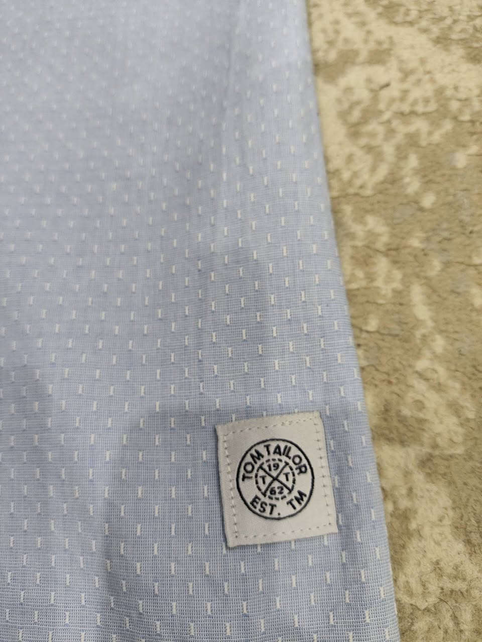 TOM TAILOR 
باله اوريجنال 💯💯 
النظافة 💯💯 
M القياس 
54cm عرض الصدر 
72cm 
الطول 
يتوفر توصيل لجميع محافظات العراق 🚙


**إذا كنت صاحب هذا الإعلان وتريد حذفه لأي سبب، رجاءا أرسل رسالة إلى الدعم الفني**
