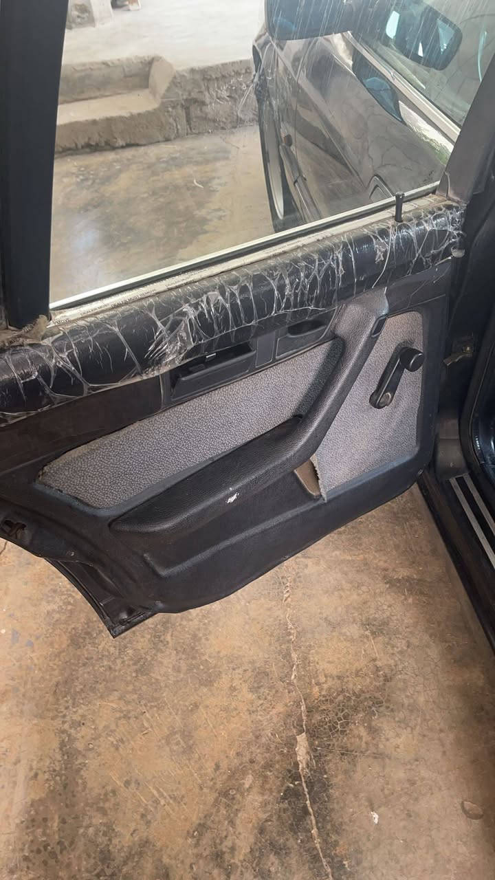 بي ام ٥٢٠ كير عادي سنويه ل٢٧ بسمي رقم كركوك سعر ٤٠ وبيه مجال للاستفسار ***********
