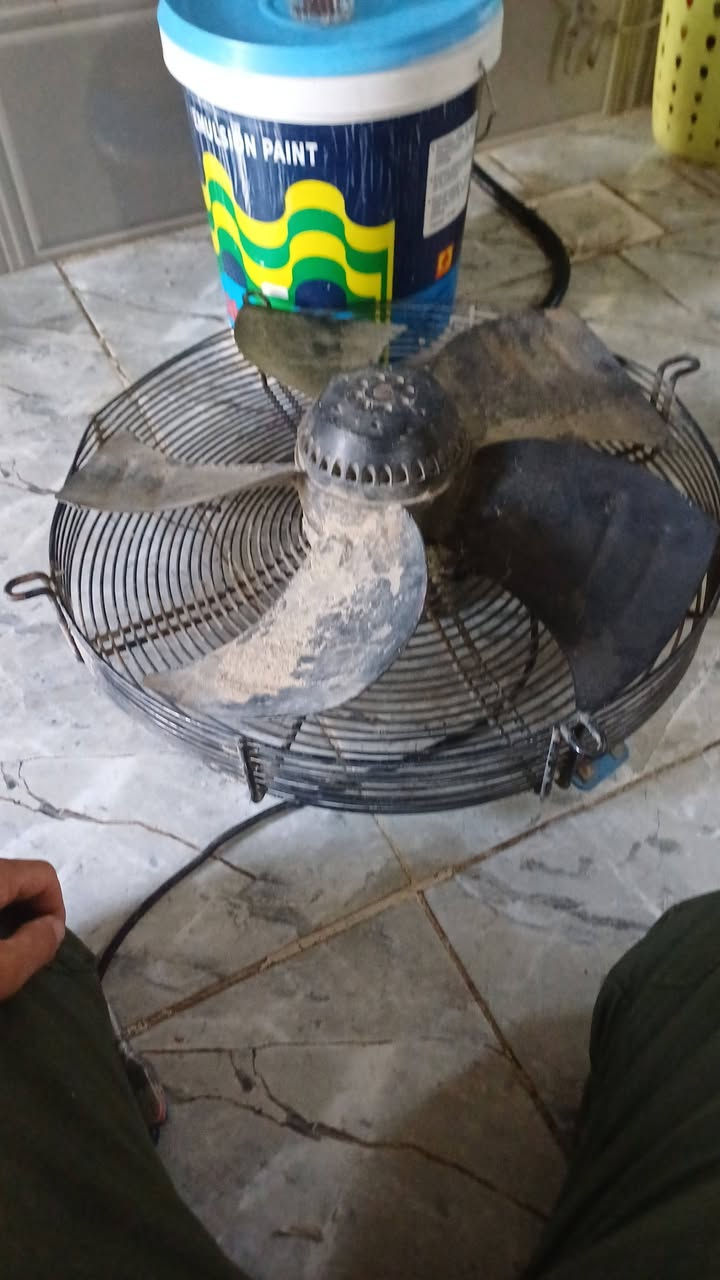 شافطه صناعيه وسط شرط الشغل للبيع ٢٠ الف ***********
