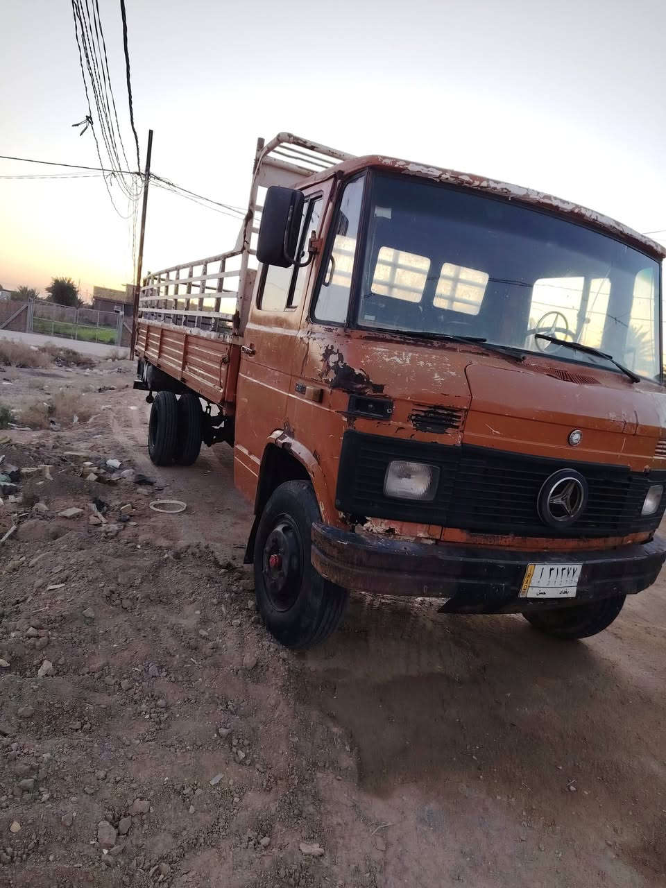 للبيع مرسيدس أخرس مكينه جديد تايرات جديد كير ابو جوزه  اكسن دب  شاصي رفيع  ابرك هوه ***********.او مروس  اتصال
