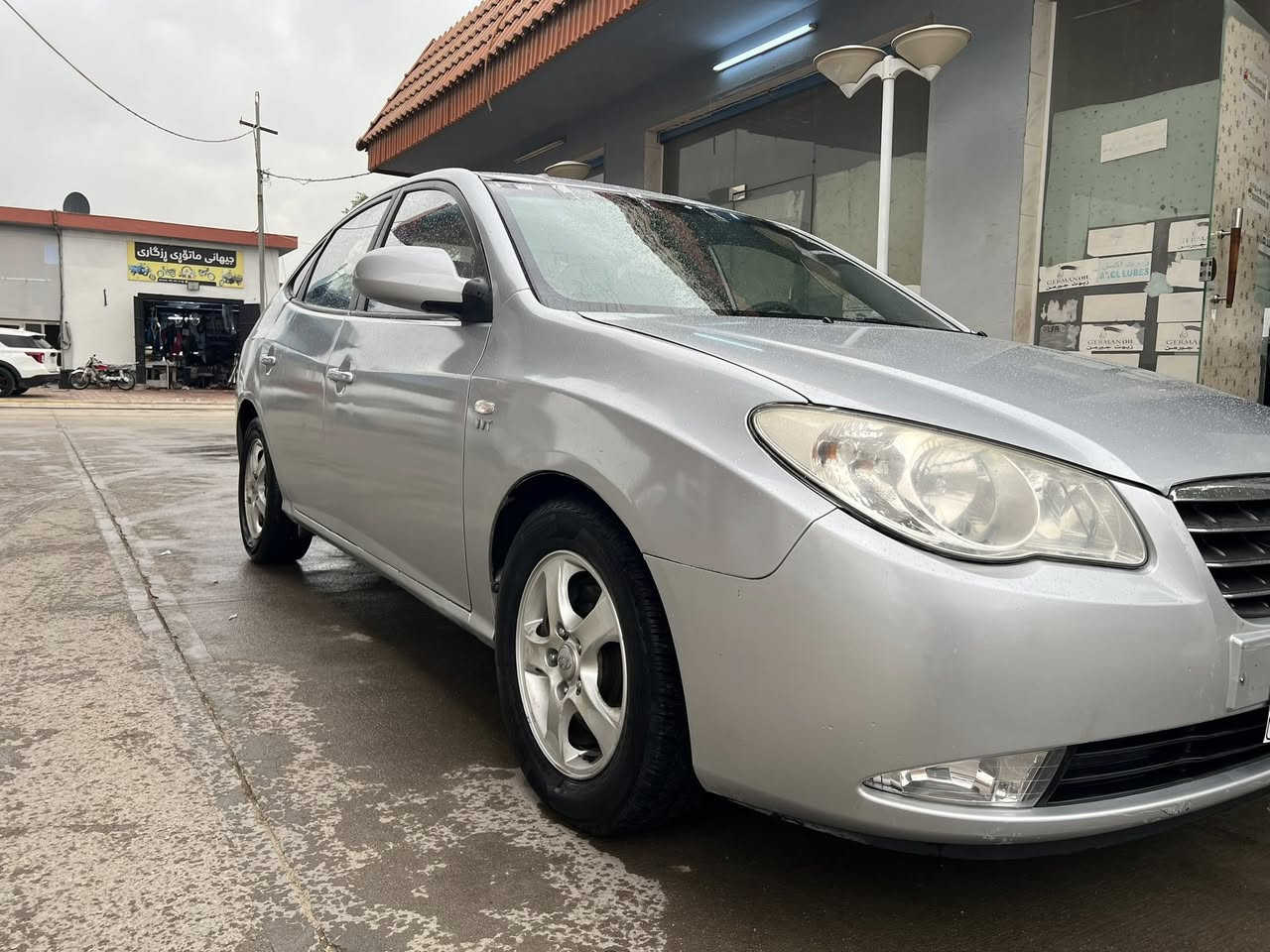 هۆندا ئاڤانتی مۆدێل 2009

بەشەرتی سەقفی بۆیاخ نەبێ كەڤەر گۆڕاو نەبێت

براوەی دوبەی......

مەکینە ١٦ ی دکشن بەرز 

دکشنی بیلادی بۆ داندراوەتەوه

بەردی ئەگزۆزم بۆبەستوە

بەس سڵایت نییە 

کوشن جەگ كوشن جلد بیلاد

ئاوێنە كارەبای

ناوسندوقی كامل تێدایە سپێر جەگ سێگۆشەی بلاد

سەیارەکە نموونەیە لە جوانی

سەقفی بەشەرت زۆر جوان و لوس بێ شوخت چاڵ و قوپاوی بێ بۆیاخ 

تەبرید سارد و گەرم بەشەرت 

گیر و مەکینە بەشەرت

کارەبای بەشەرت  

ABS مەزبوت کراوە

جامی پێش و دوای هەلگیراوە

ڕۆنی گێڕ و مەکینەی تازە گۆڕاوە 

سەیارەكە هی ماڵە هی مەعرەز نیە هیچ نوقسانی و مەسروفێکی تێدا نەماوە نرخی ٤٨ و مەعامەلە 
بەتەحداوە خوار هەموبازاڕ 
***********
