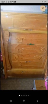 غرفة نوم فخمة • خزانة نقوش خشبية • تسريحة مراية خشبية