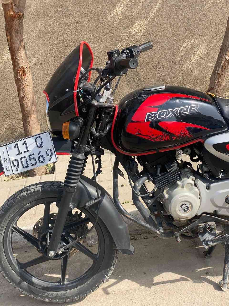 دراجه بوكسر للبيع 
لوحات وسنويه تحويل ثاني يوم 
مكينتها ناعمه ومطالع بيها دلفري 
*********** واتساب فقط
مكاني بغداد / الدوره 
السعر 2500 وبيها مجال
