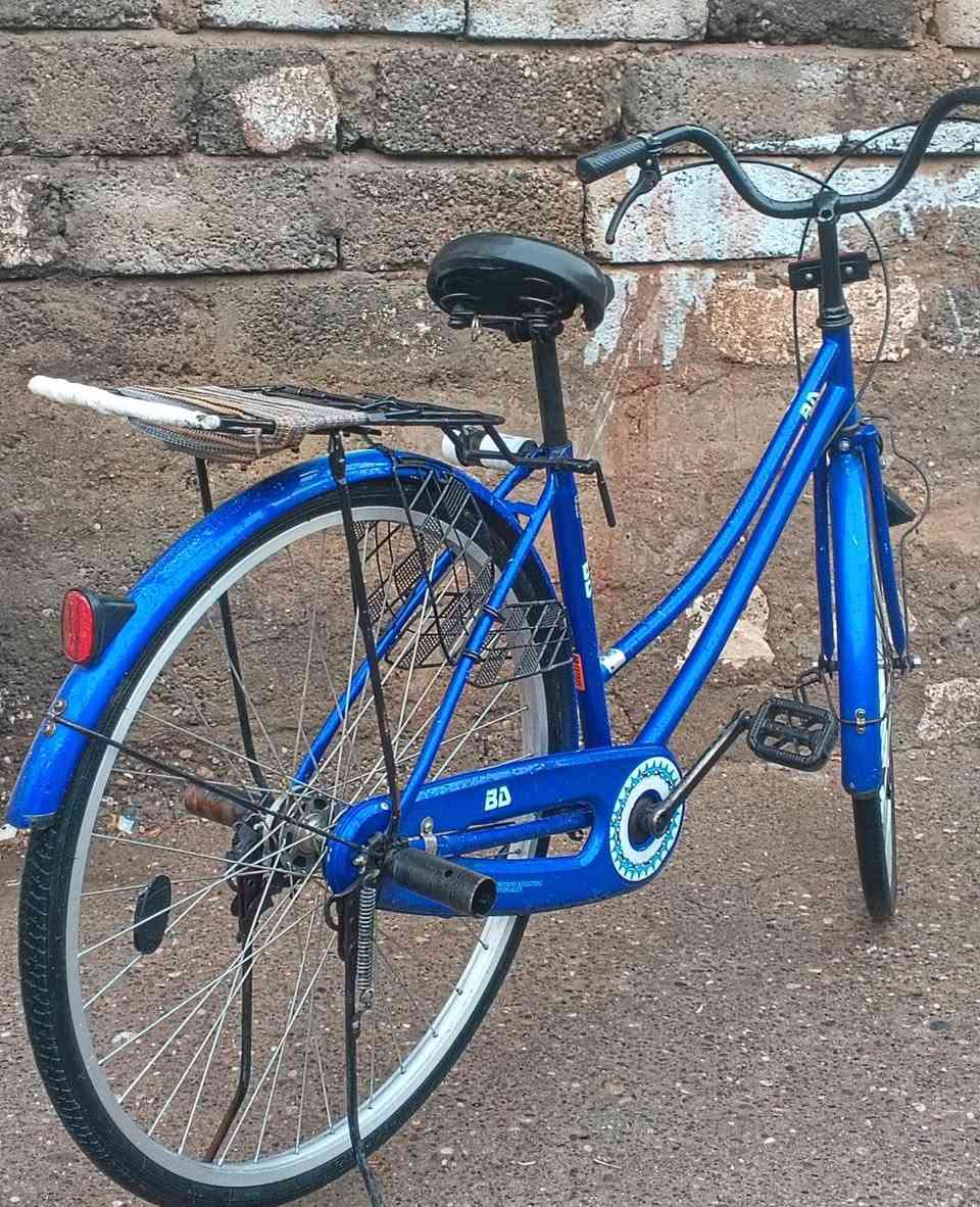 بايسكل عبد الحليم للبيع
السعر 125
مكاني موصل رشيدية 
رقم ***********
