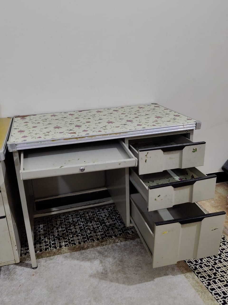 السلام عليكم ورحمة الله وبركاته
أغراض للبيع


**إذا كنت صاحب هذا الإعلان وتريد حذفه لأي سبب، رجاءا أرسل رسالة إلى الدعم الفني**